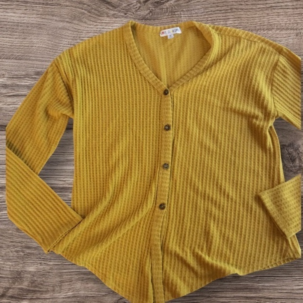Love, glam girl, yellow mustard, waffle mint V-neck. XL.